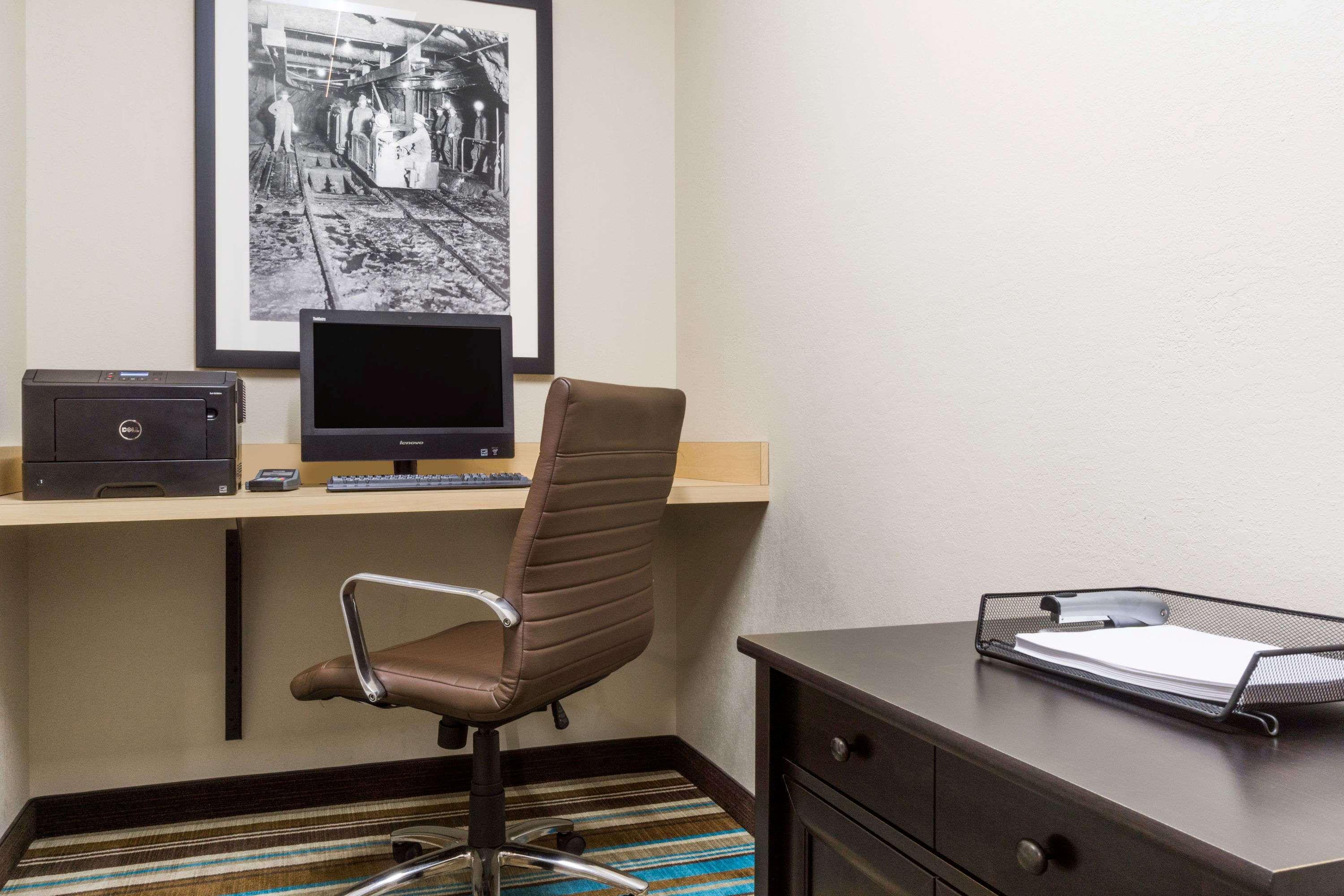 Hawthorn Suites By Wyndham Wheeling At The Highlands Triadelphia Exteriér fotografie